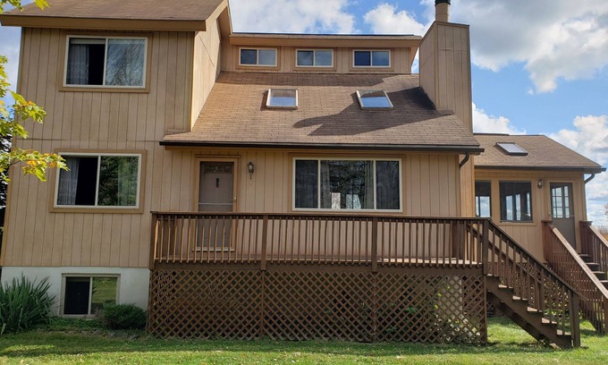 Lake Ariel House | Indulgent Hot Tub Retreat in Poconos - 10/10 Guest Rated!