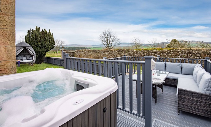Chatton Cottage | Relaxing Retreat with Hot Tub, Spa Garden & Log Burner