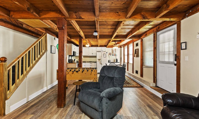 Stanton Cabin | Cozy Family Cottage with Hot Tub & WiFi in Red River Gorge