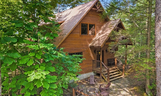 Rogers Cabin | Relaxing Retreat: Sky Pointe Cabin with Hot Tub & WiFi