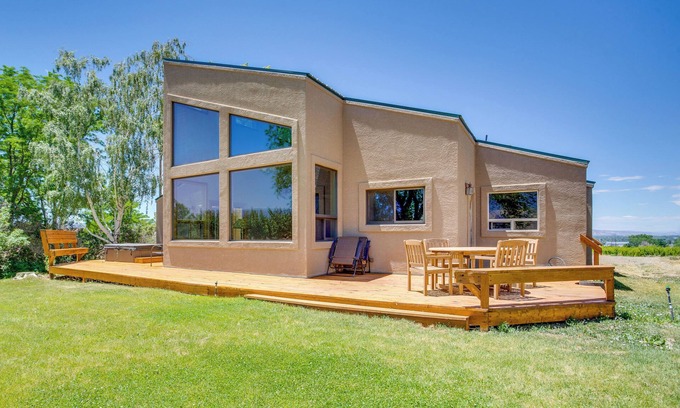 Palisade House | Perfect Palisade Retreat: Pet-Friendly & Hot Tub Access!