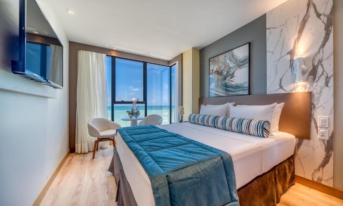 Lagoa da Anta Hotel | Relax at Hotel Água de Coco with Ocean View & Pool Access
