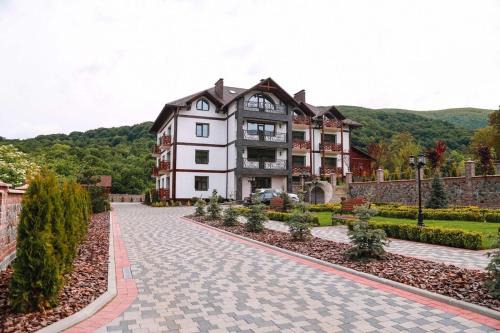Transcarpathia Hotel | Top-Rated HOTEL Баймонт: Family-Friendly with Hot Tub