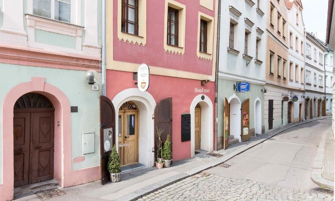 Pardubice Hotel | Highly Rated Hotel 100: Family-Friendly Dining Awaits
