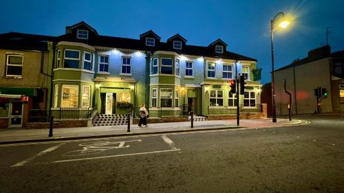 Darlington Hotel | Welcoming Hotel 119: Family-Focused with Kitchen Amenities