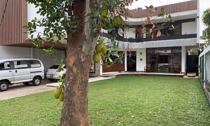 Mount Lavinia House | Family-Friendly Hotel 12: Budget Accommodation Awaits