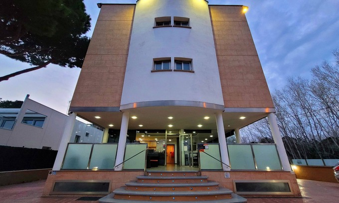 Castelldefels Hotel | Discover Hotel 170: Spa Retreat with Family-Friendly Amenities