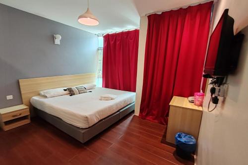 Taman Pengkalan Jaya Hotel | Affordable Stay at Hotel 18 near Ipoh Aeon Mall