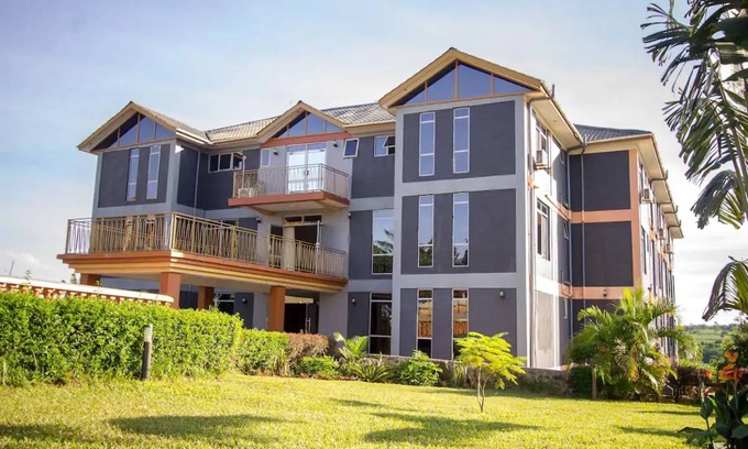 Jinja Hotel | Cozy Hotel for Two with On-Site Dining Options