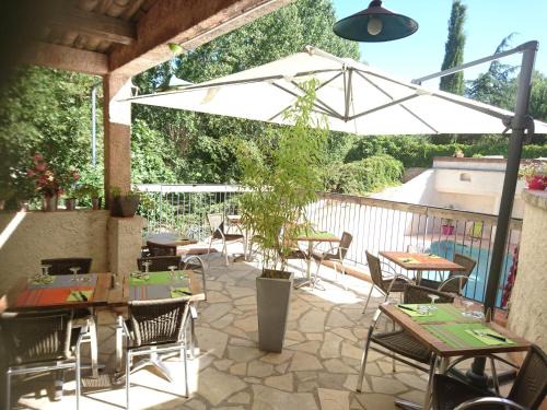 La Caravane Hotel | Relax at Lou Cigaloun with Ocean Views and Pool Access