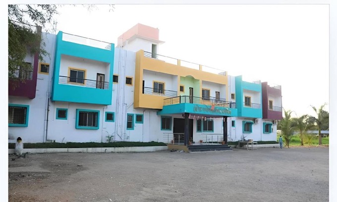 Ahmednagar Hotel | Explore Comfort at Hotel Ganpati and Lodging - 4-Star Stay