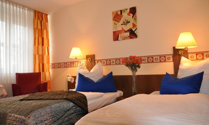 Grossziethen Hotel | Welcoming Hotel 4 Hufen: Family-Friendly with Breakfast
