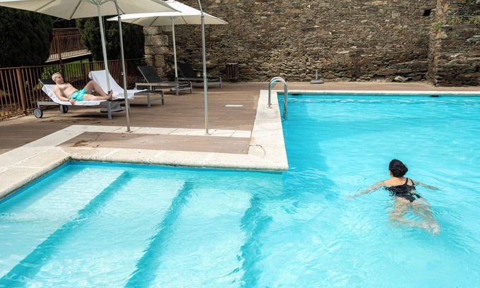 Garrovillas de Alconetar Hotel | Relax at Hospederia Puente de Alconétar - 4-Star Retreat