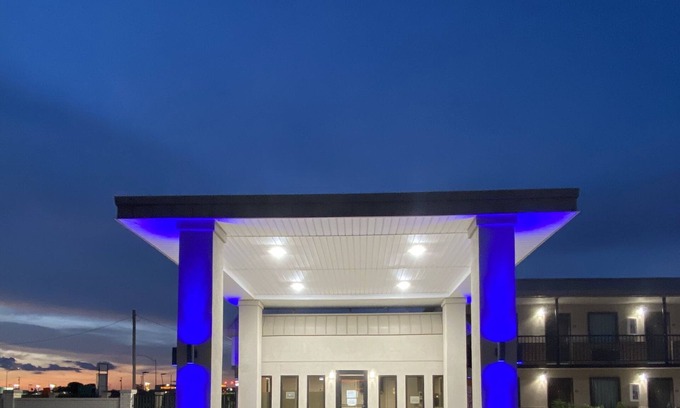 El Reno Hotel | Discover Comfort at Hotel 81 El Reno: Family Friendly & Accessible