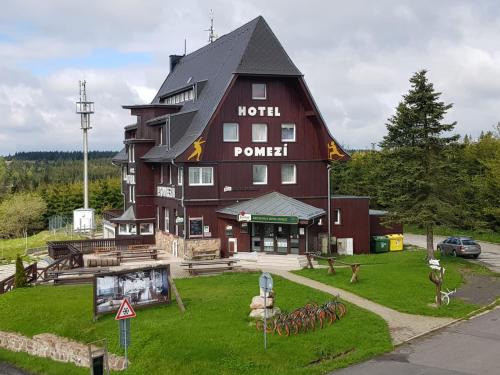 Cinovec Hotel | Pet-Friendly Retreat at Hotel a restaurace Pomezí