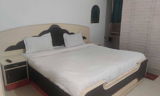 New Delhi Hotel | Family-Friendly Hotel Abhishek Residency with Breakfast Included