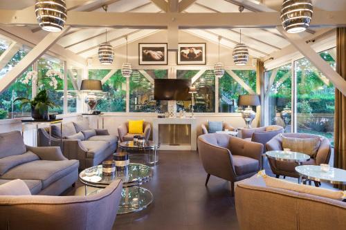 Villebon-sur-Yvette Hotel | Pet-Friendly Hotel Acadie Les Ulis: A Family Retreat