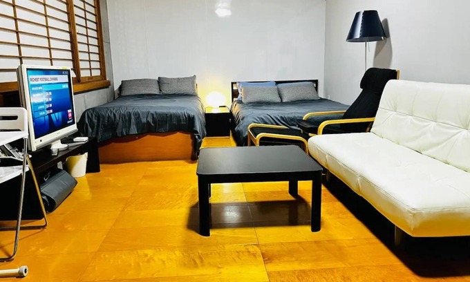 Minamiaoyama House | Hotel Adnes 2 double beds sofa bed 30 large p / Minato-ku Tokyo