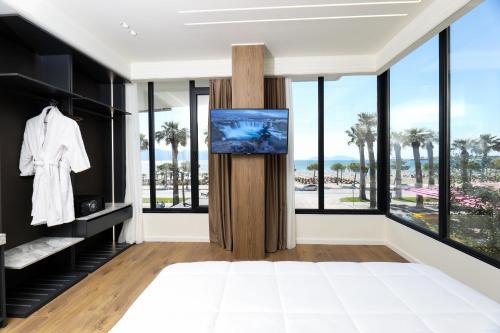 Vlore Hotel | Oceanfront Retreat at Hotel Adore - 4-Star Family Haven