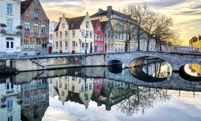 Historical Center Bruges Hotel | Eco-Friendly Hotel Adornes with Hot Tub & Breakfast Included