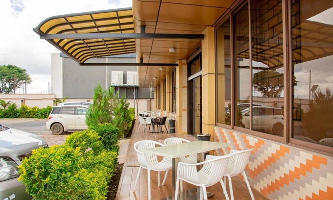 Lusaka Hotel | Discover Hotel Africana: Family-Friendly Oasis with Pool