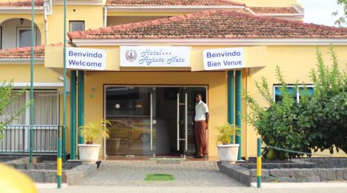 Agua Grande Apartment | Outstanding Hotel Agosto Neto: Family-Friendly Retreat