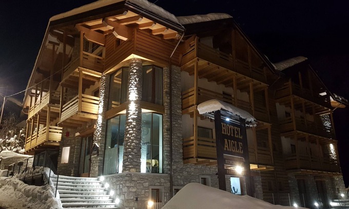 Entreves Hotel | Hotel Aigle: Guest Rated 9.8 with Spa & Family-Friendly Perks