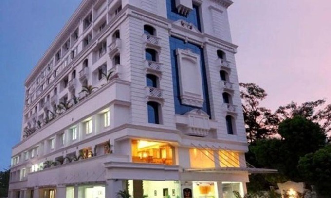 Nedumbassery Hotel | Inviting Stay at Hotel Airlink Castle with Pool and Breakfast
