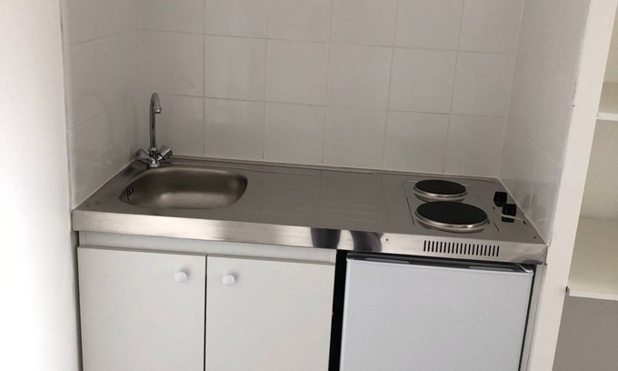 Bouconvillers Hotel | Discover Comfort at Hotel Aladin with Breakfast Included