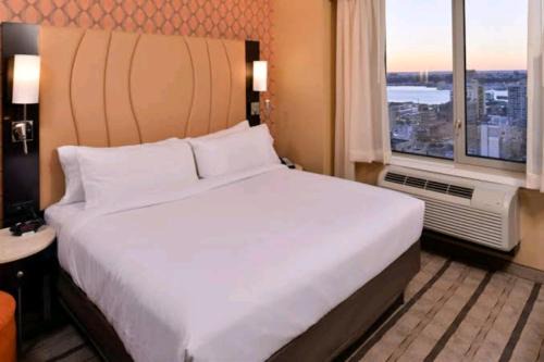 Gulshan-e-Iqbal Hotel | Relax at Hotel Aladin in Karachi with Ocean Views & Breakfast