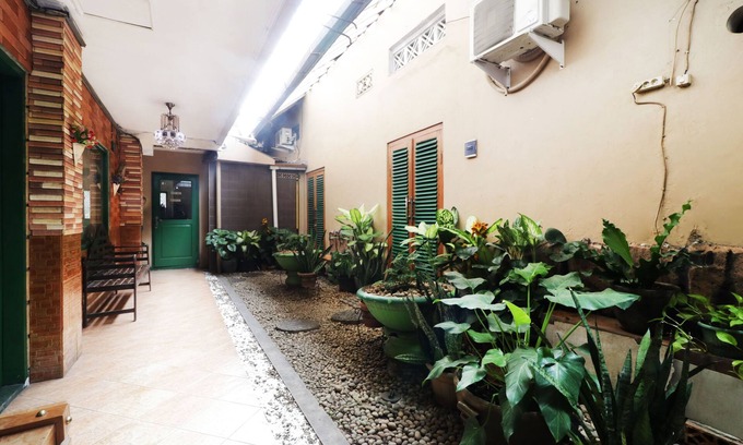 Palmerah Hotel | Discover Hotel Alamanda: Family-Friendly with Breakfast Included