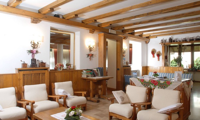 San Vito di Cadore Hotel | Discover Hotel Albergo Dolomiti: Family-Friendly Retreat