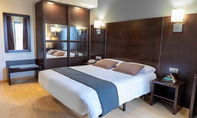 Burgos House | Discover Hotel Alda Cardeña: Family-Friendly Retreat with Spa