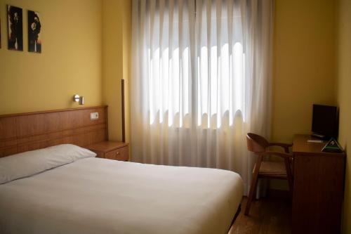 La Corredoria y Ventanielles Hotel | Budget-Friendly Hotel Alda Estación Oviedo for Families