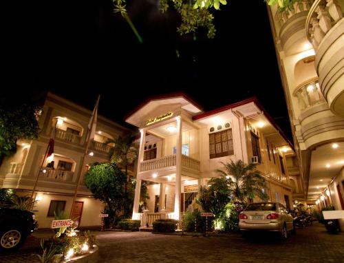 Downtown Tacloban Hotel | Relax at Hotel Alejandro Tacloban with Pool & Dining