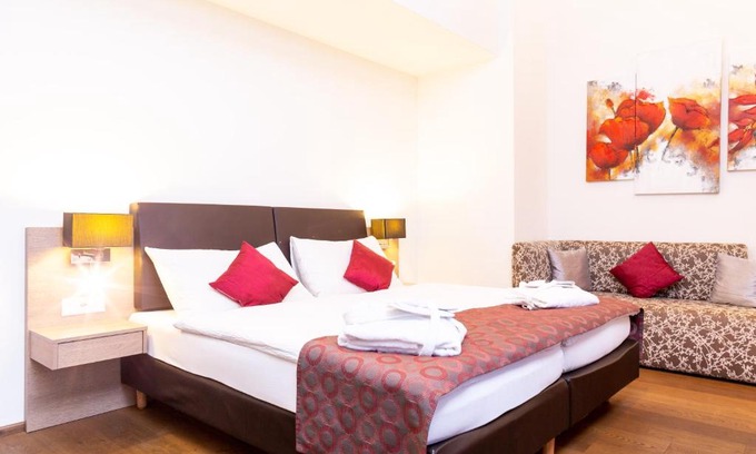 Clara Hotel | Discover Comfort at Hotel Alexander: Pet-Friendly Retreat