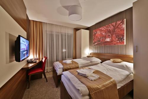 Bardejovske Kupele Hotel | Comfortable Stay at Hotel Alexander: 4-Star with Hot Tub