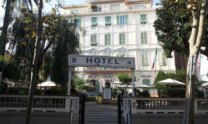 Sanremo Hotel | Relaxing Retreat at Hotel Alexander & Spa with Ocean Views