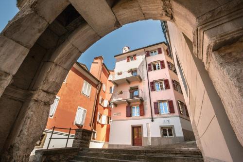 Citta Nuova-Barriera Nuova-San Vito-Citta Vecchia Hotel | Discover Hotel All'Arco: Pet-Friendly & Family Welcoming