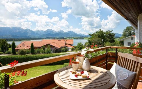 Hopfen am See Hotel | Hotel Alpenglühn: Oceanfront Bliss with Pet-Friendly Charm