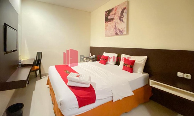 Panakkukang Hotel | Discover Hotel Alpha Makassar RedPartner: Family-Friendly Stay