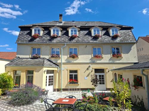Jevicko Hotel | Discover Hotel Alster: Pet-Friendly Stay with Breakfast