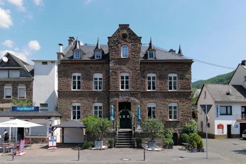 Ediger Hotel | Hotel Alte Bürgermeisterei: Oceanfront Pet-Friendly Retreat