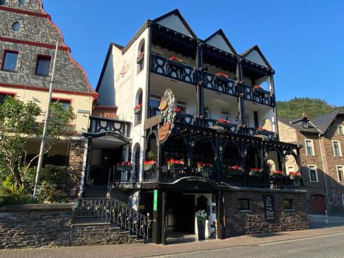 Cochem Hotel | Discover Altes Winzerhaus: Guest Rated 9/10 for Comfort