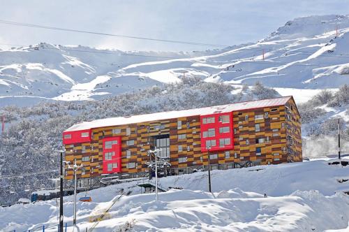 Pinto Hotel | Discover Hotel Alto Nevados: Family-Friendly with Pool & Hot Tub