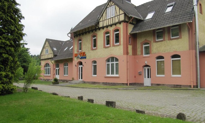 Coppenbrugge Hotel | Convenient Hotel am Bahnhof with Family-Friendly Amenities