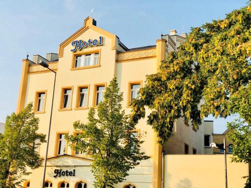 Zentrum-Suedost Hotel | Cozy Hotel am Bayrischen Platz with Breakfast & Family-Friendly Amenities