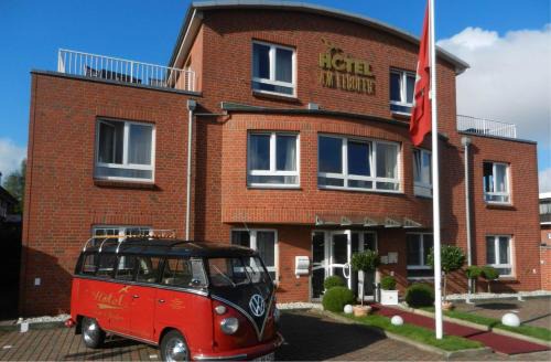 Finkenwerder Hotel | Inviting Hotel AM ELBUFER with Breakfast & Great Reviews