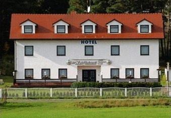 Niederfinow Hotel | Cozy Hotel Am Schiffshebewerk with Hot Tub & Pet-Friendly Stay