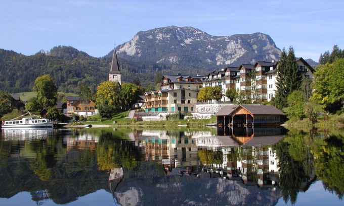Altaussee Hotel | Seaside Retreat at Hotel am See - 4-Star Gem with Beach Views